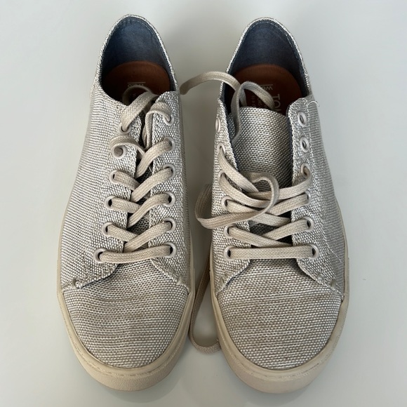 New TOMS classic canvas sneaker - Picture 2 of 10